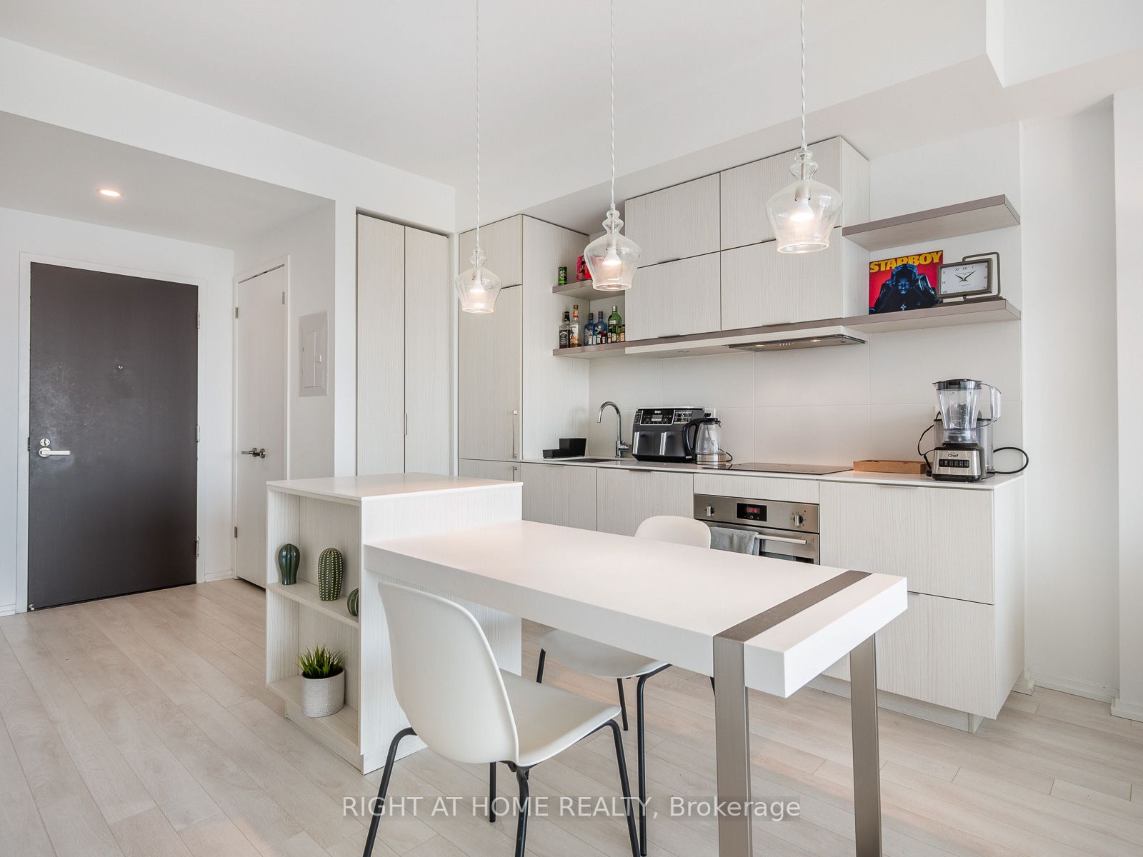 197 Yonge St, #5607