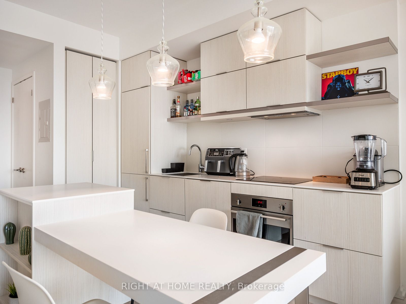197 Yonge St, #5607