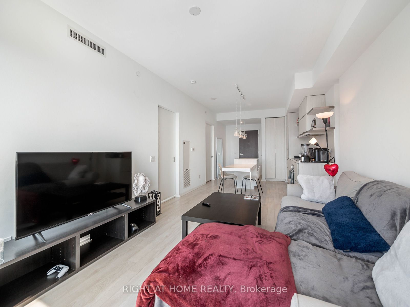 197 Yonge St, #5607