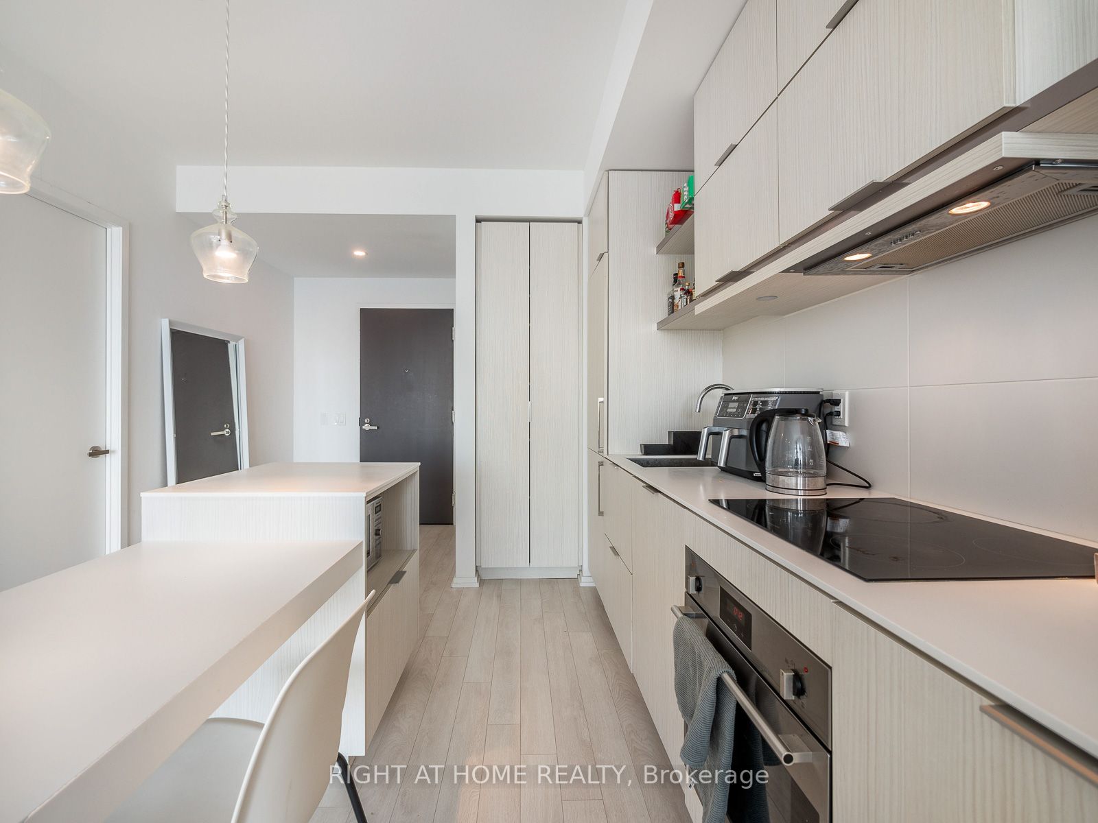 197 Yonge St, #5607