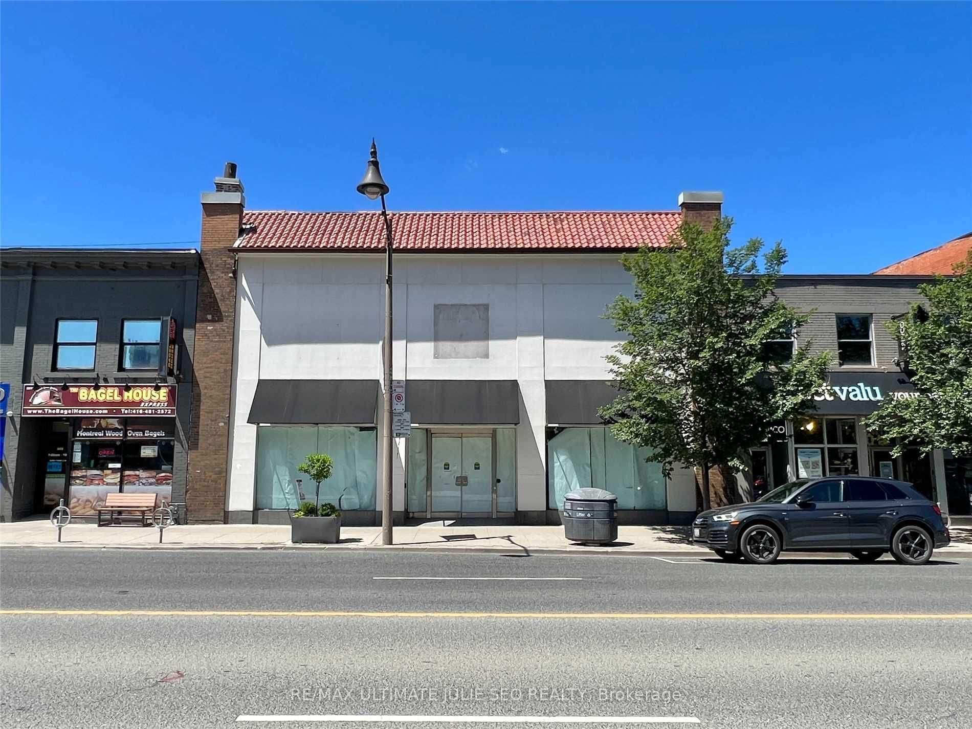 2574 Yonge St