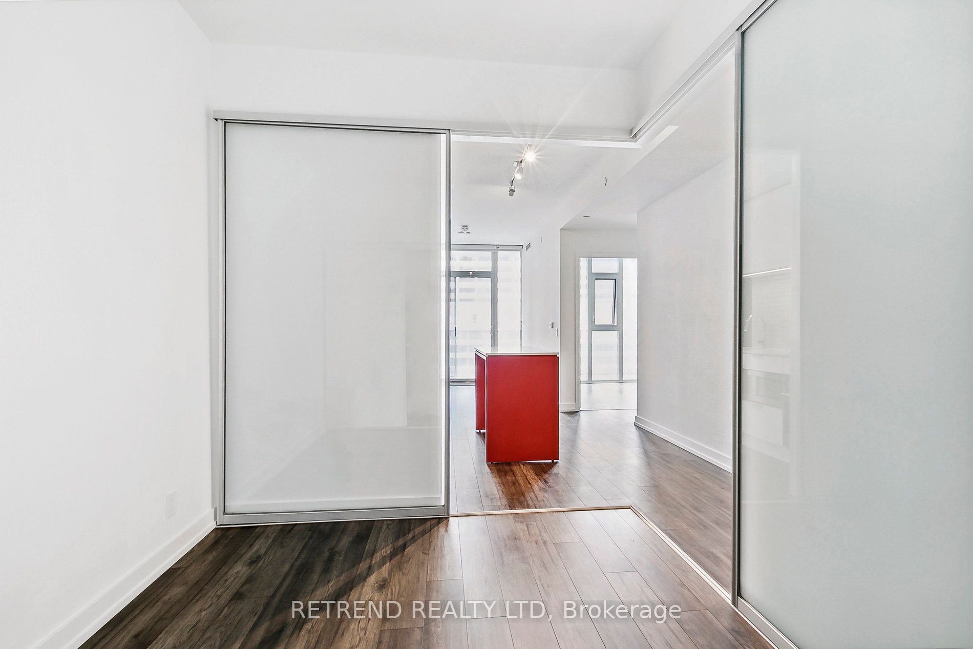 33 Helendale Ave, #1408