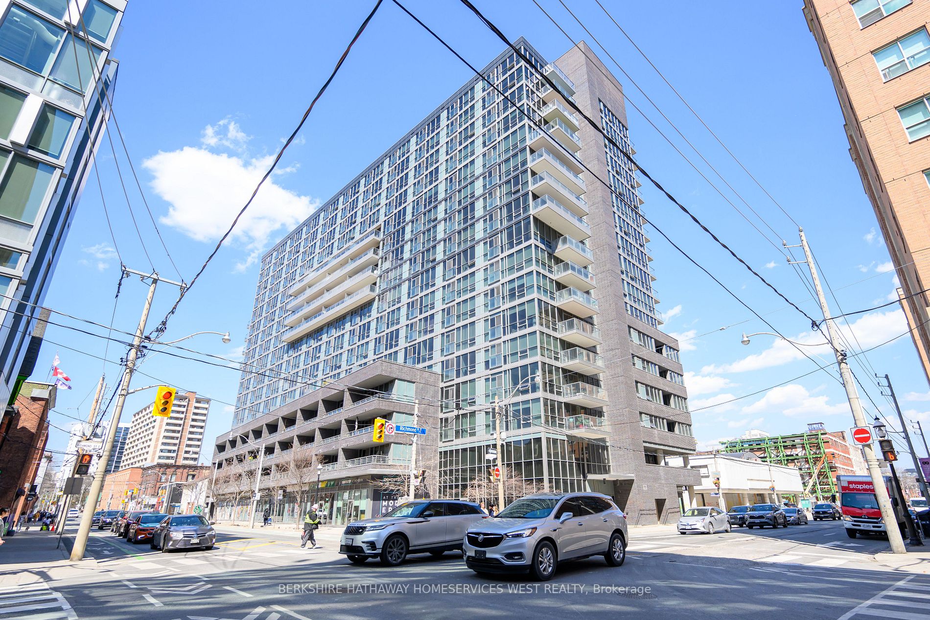 320 Richmond St E, #611