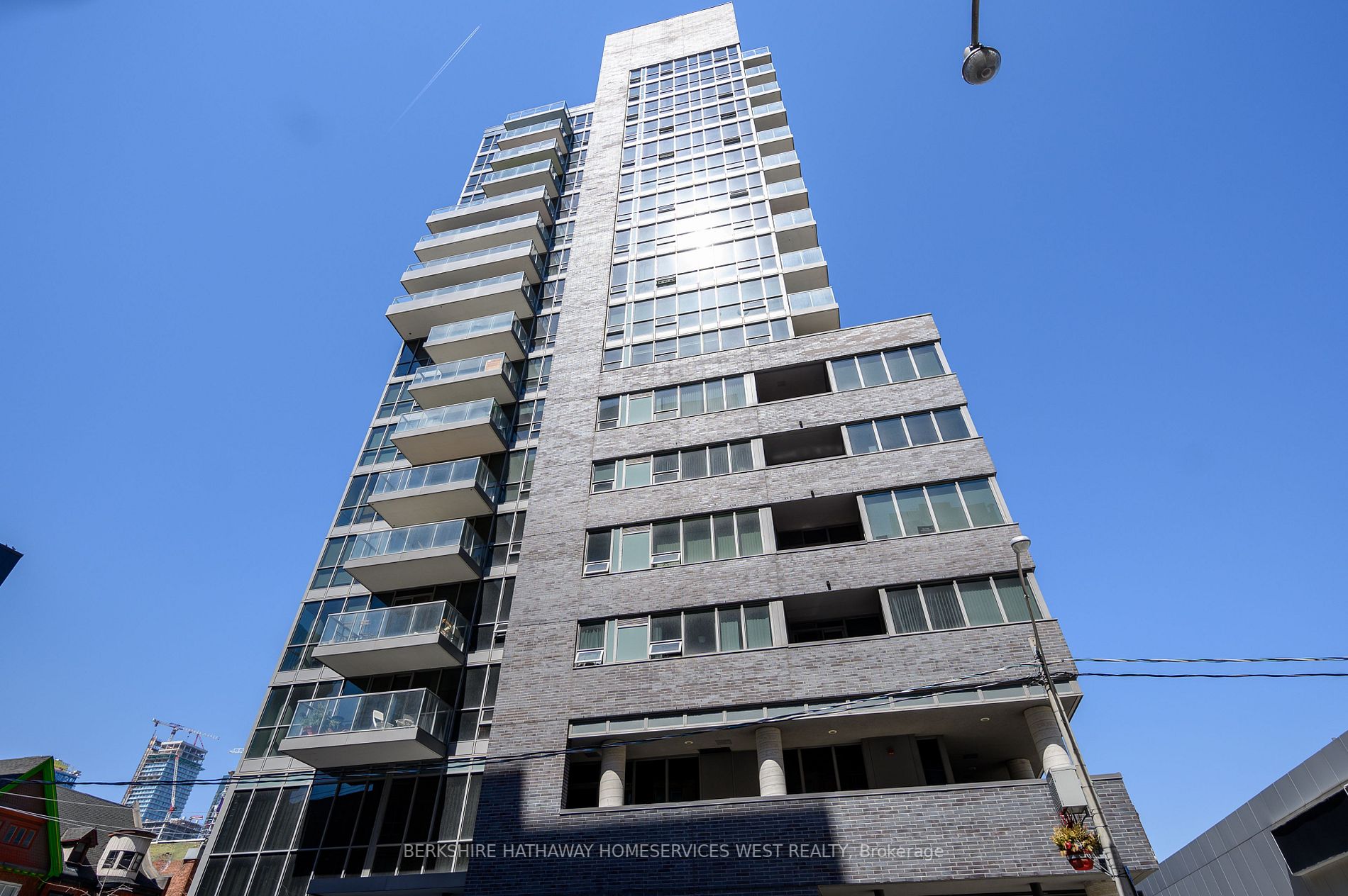 320 Richmond St E, #611
