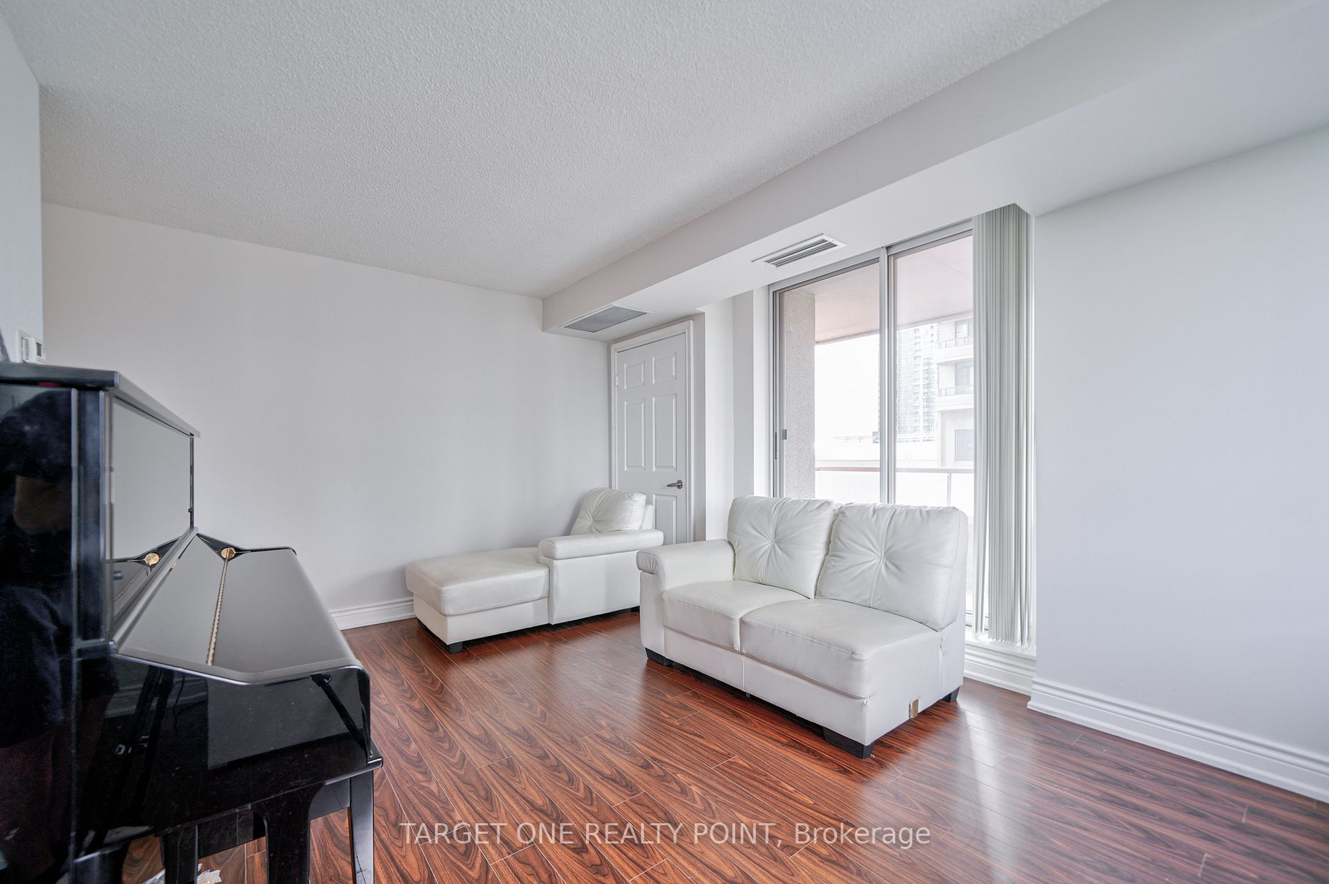 35 Empress Avenue, #1010