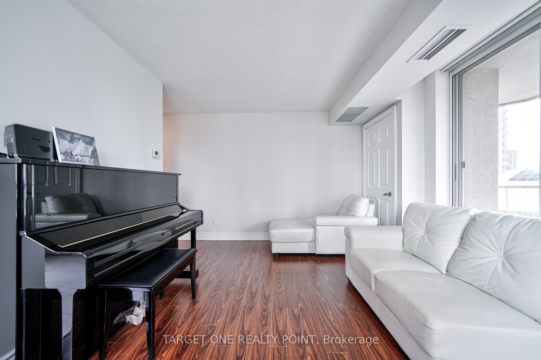 35 Empress Avenue, #1010