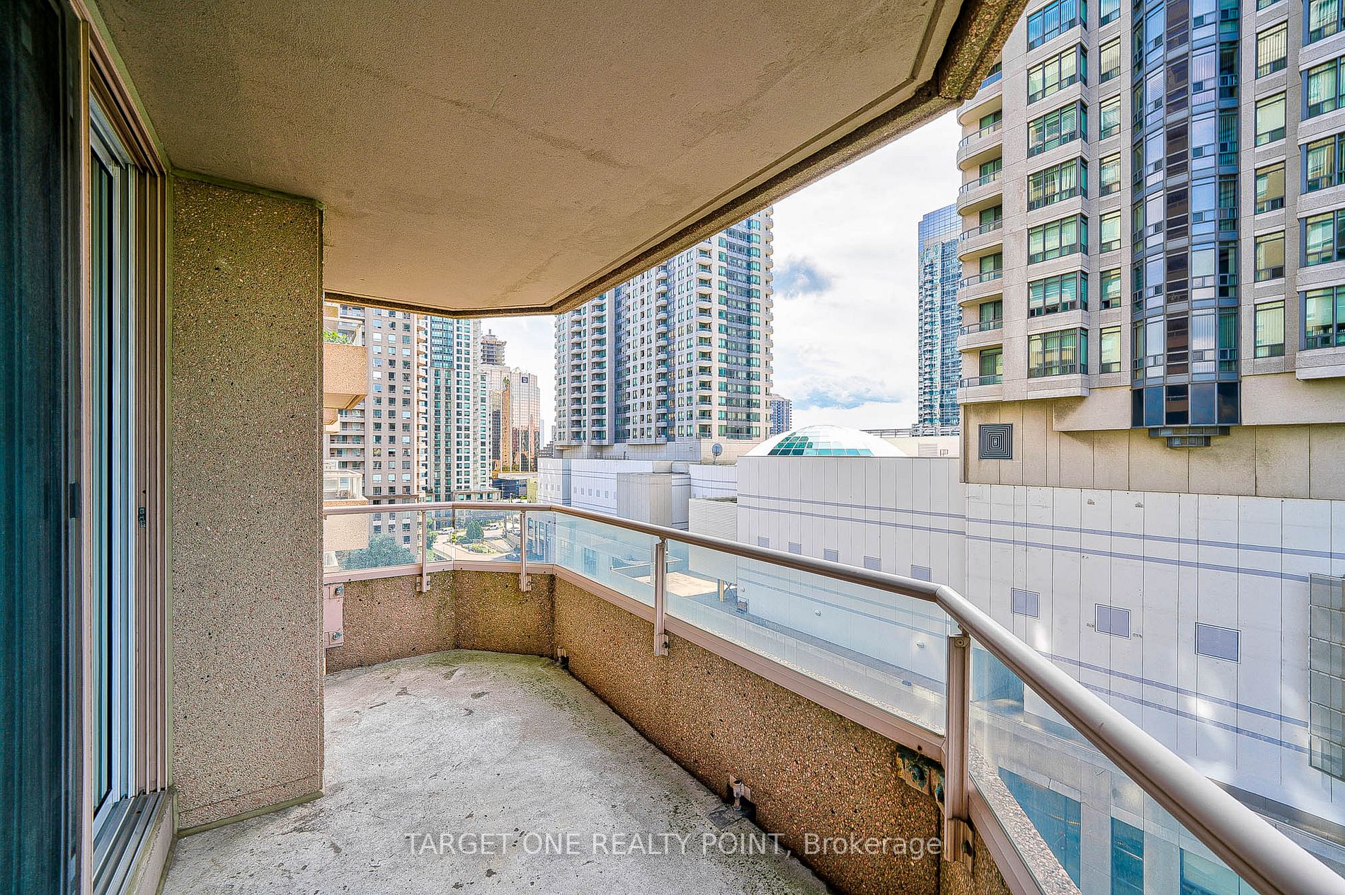35 Empress Avenue, #1010