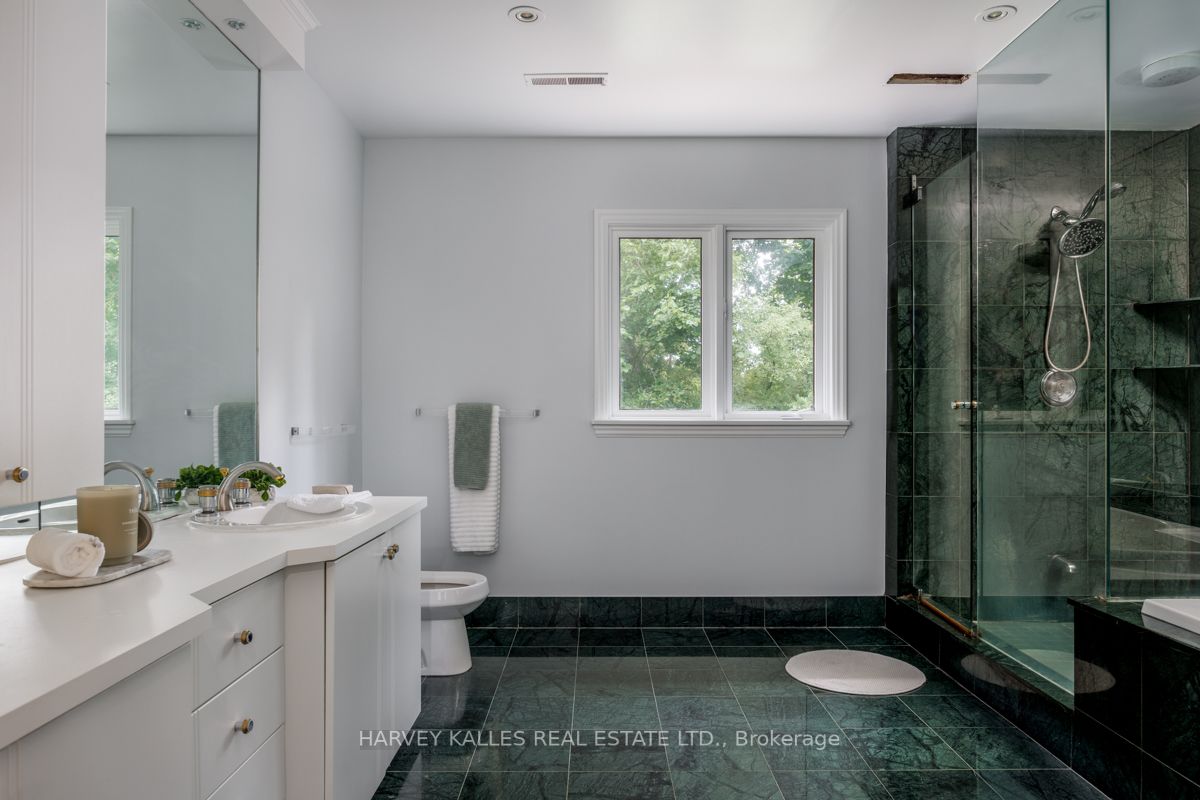 15 Old Colony Rd