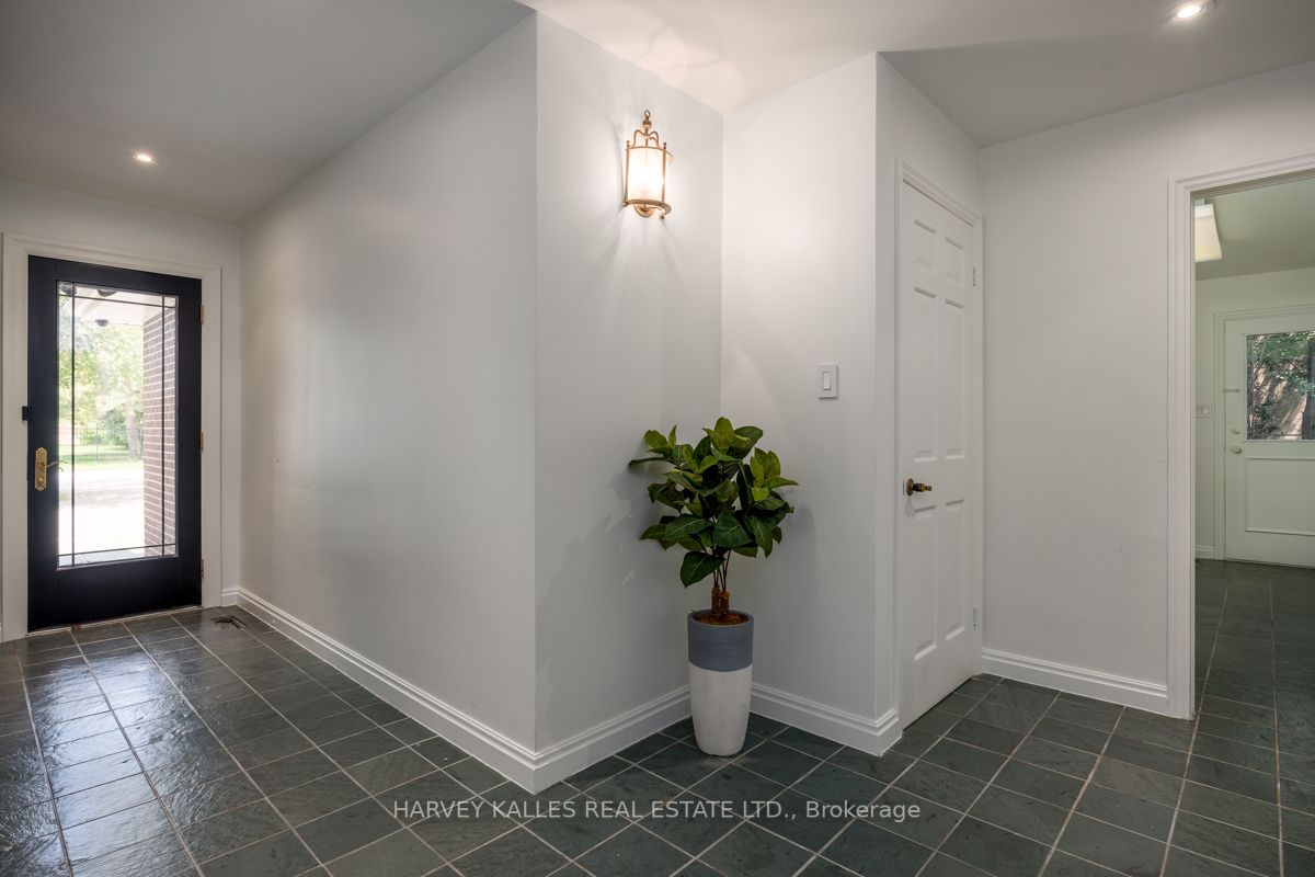 15 Old Colony Rd