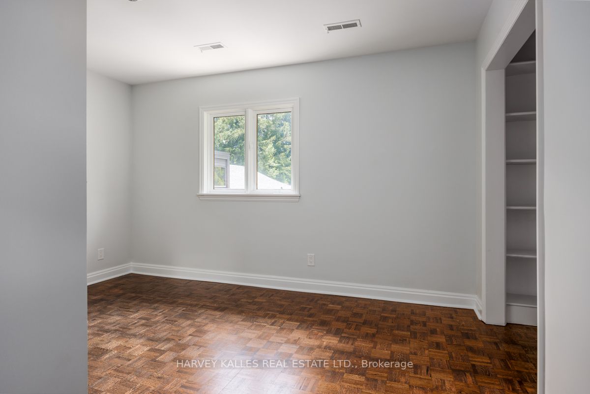 15 Old Colony Rd