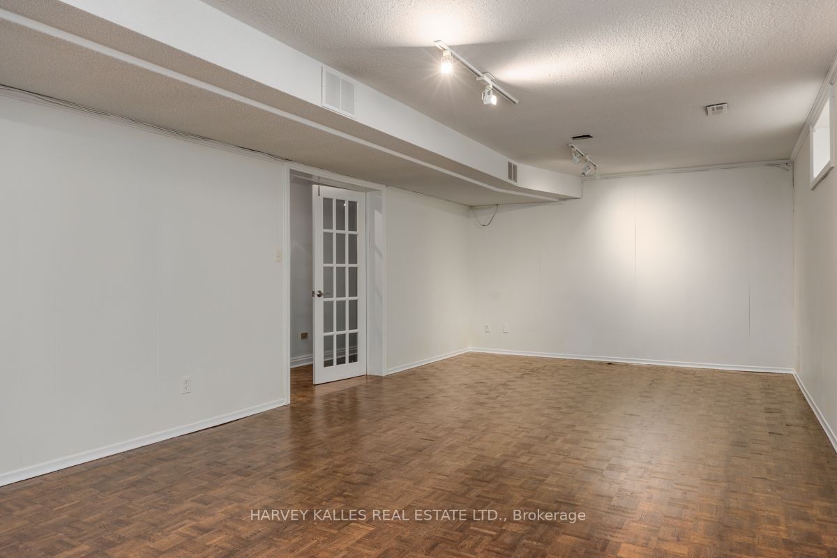 15 Old Colony Rd