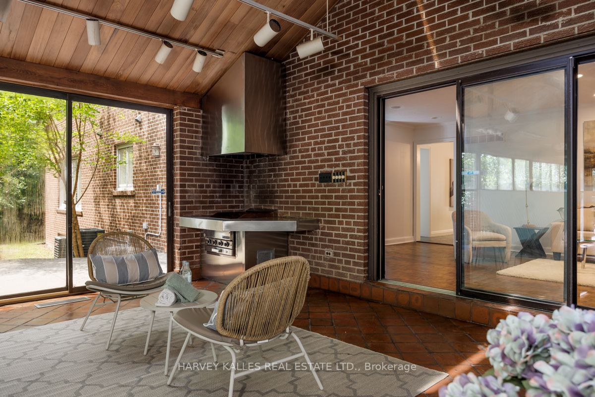 15 Old Colony Rd