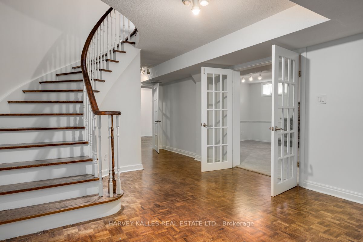 15 Old Colony Rd