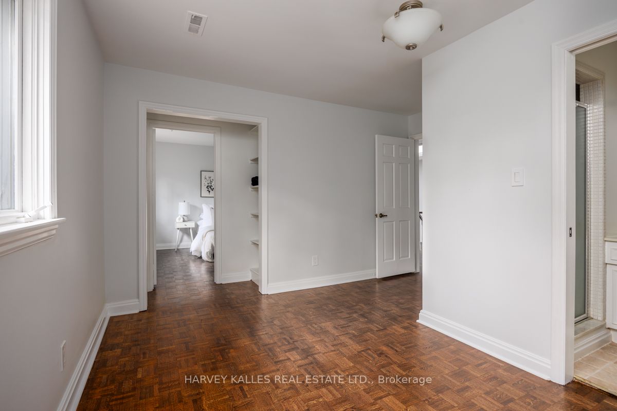 15 Old Colony Rd