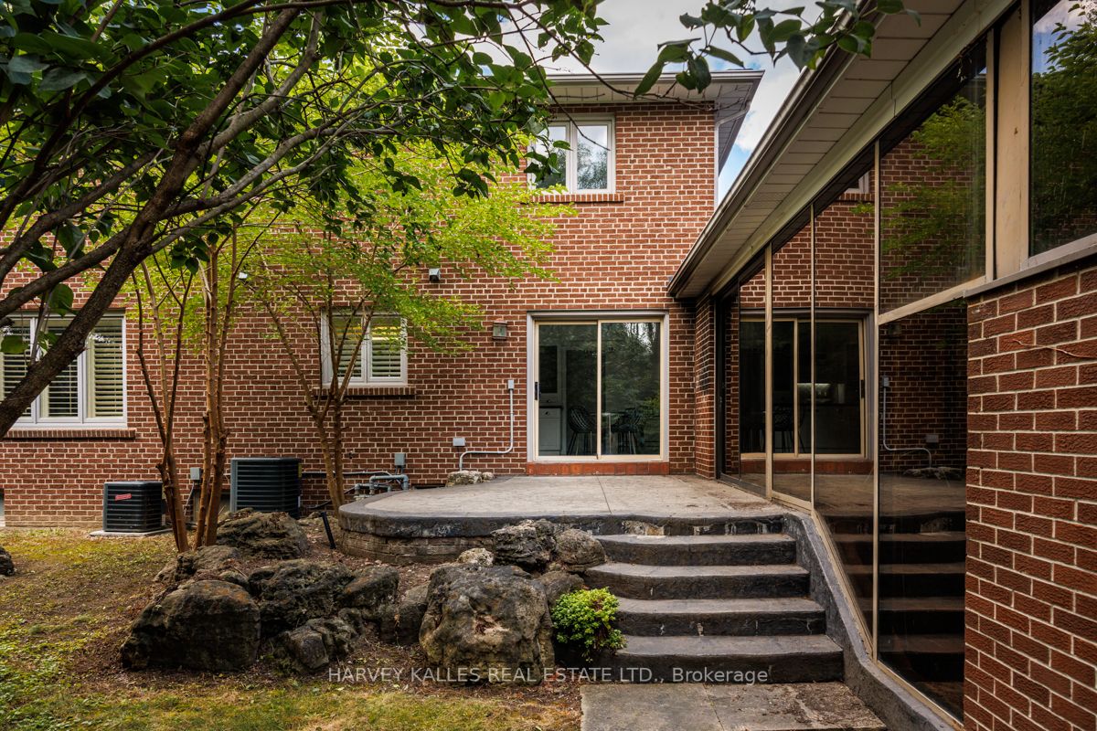 15 Old Colony Rd