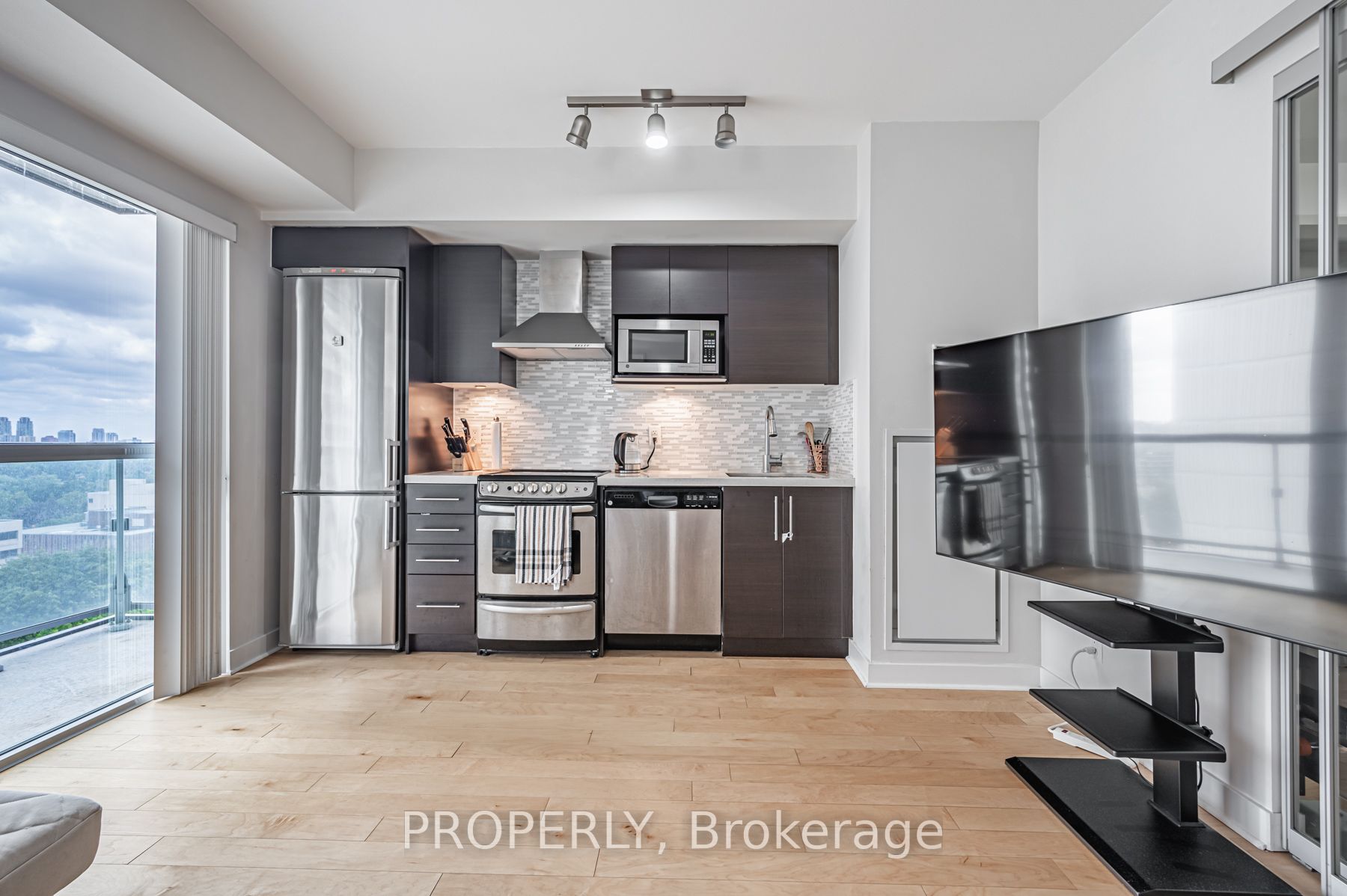 58 Orchard View Blvd, #1109
