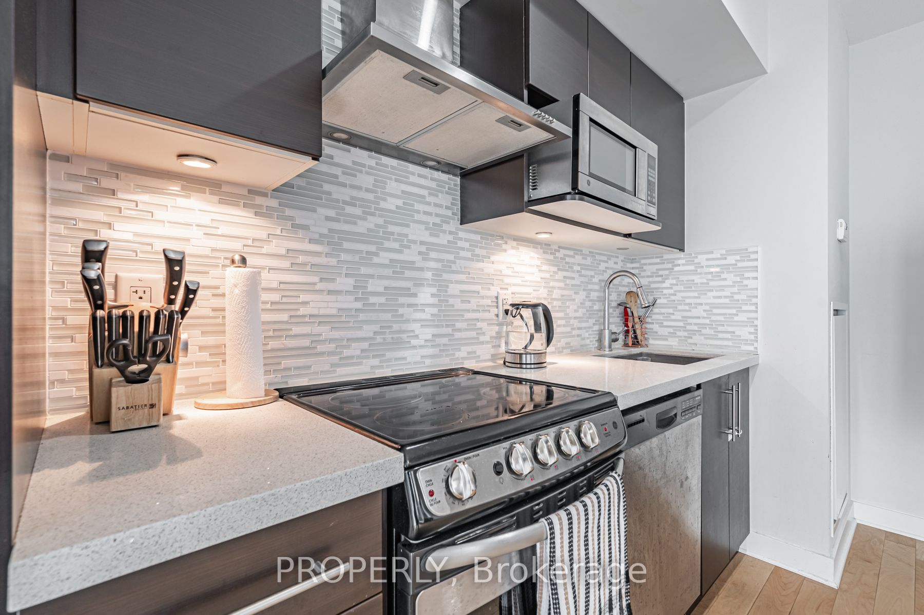 58 Orchard View Blvd, #1109