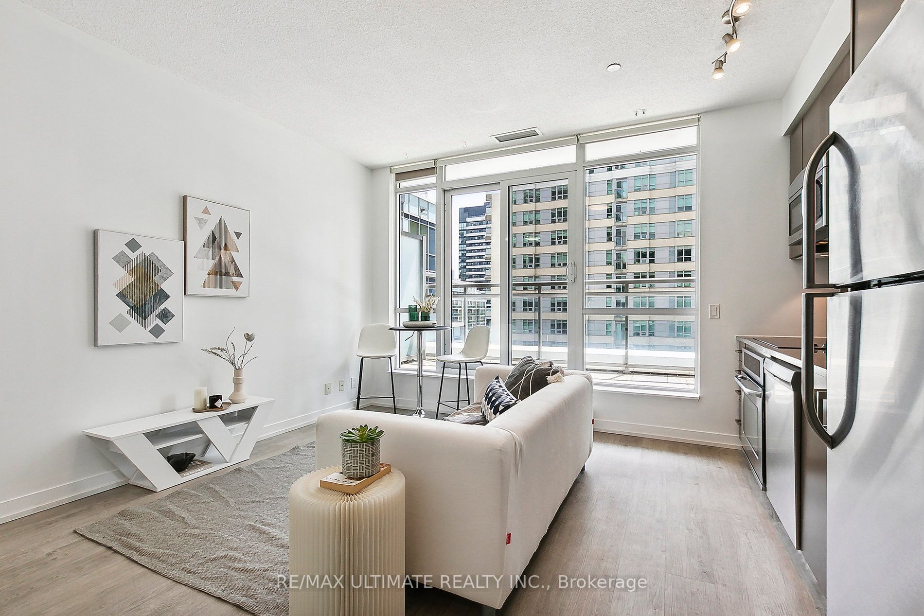 89 Dunfield Avenue, #628