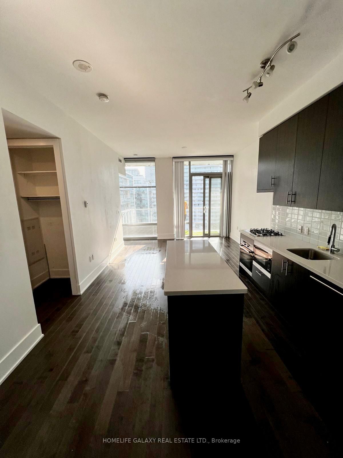39 Queens Quay E, #934
