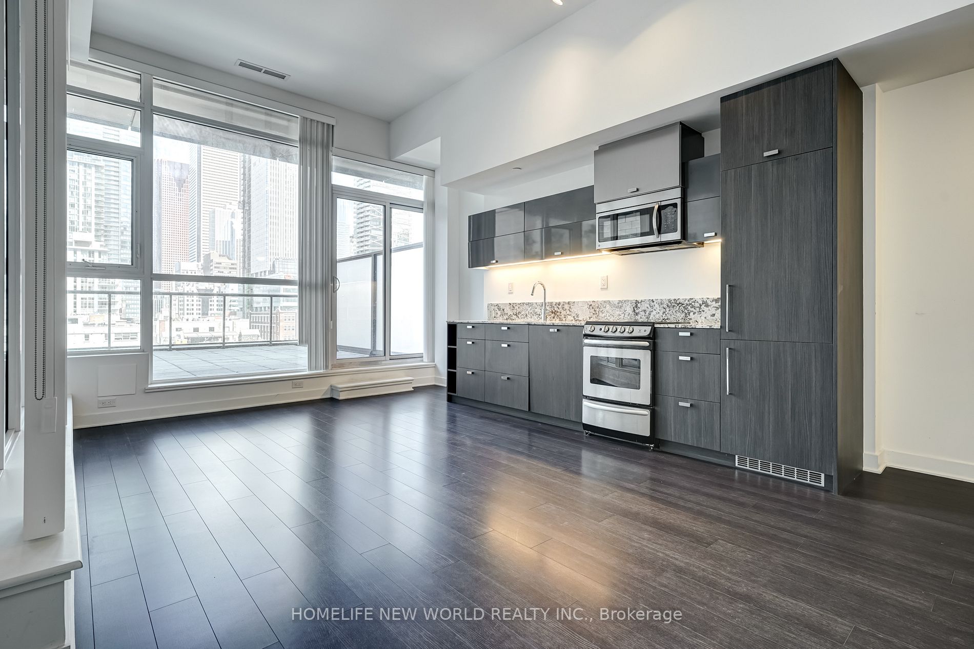 290 Adelaide St W, #702