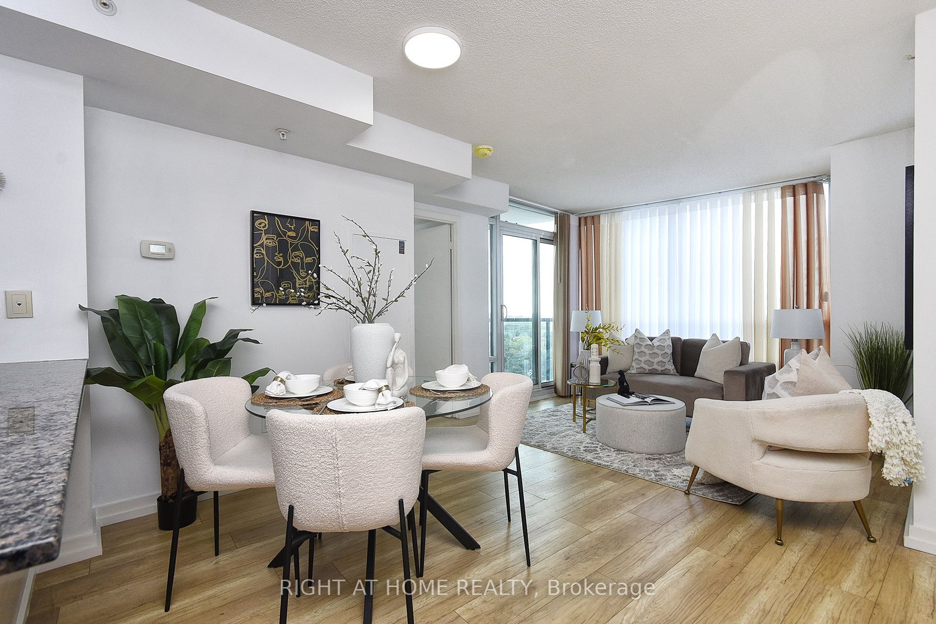 5740 Yonge St, #1102