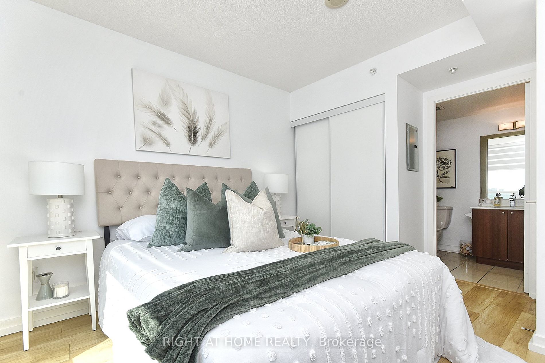 5740 Yonge St, #1102