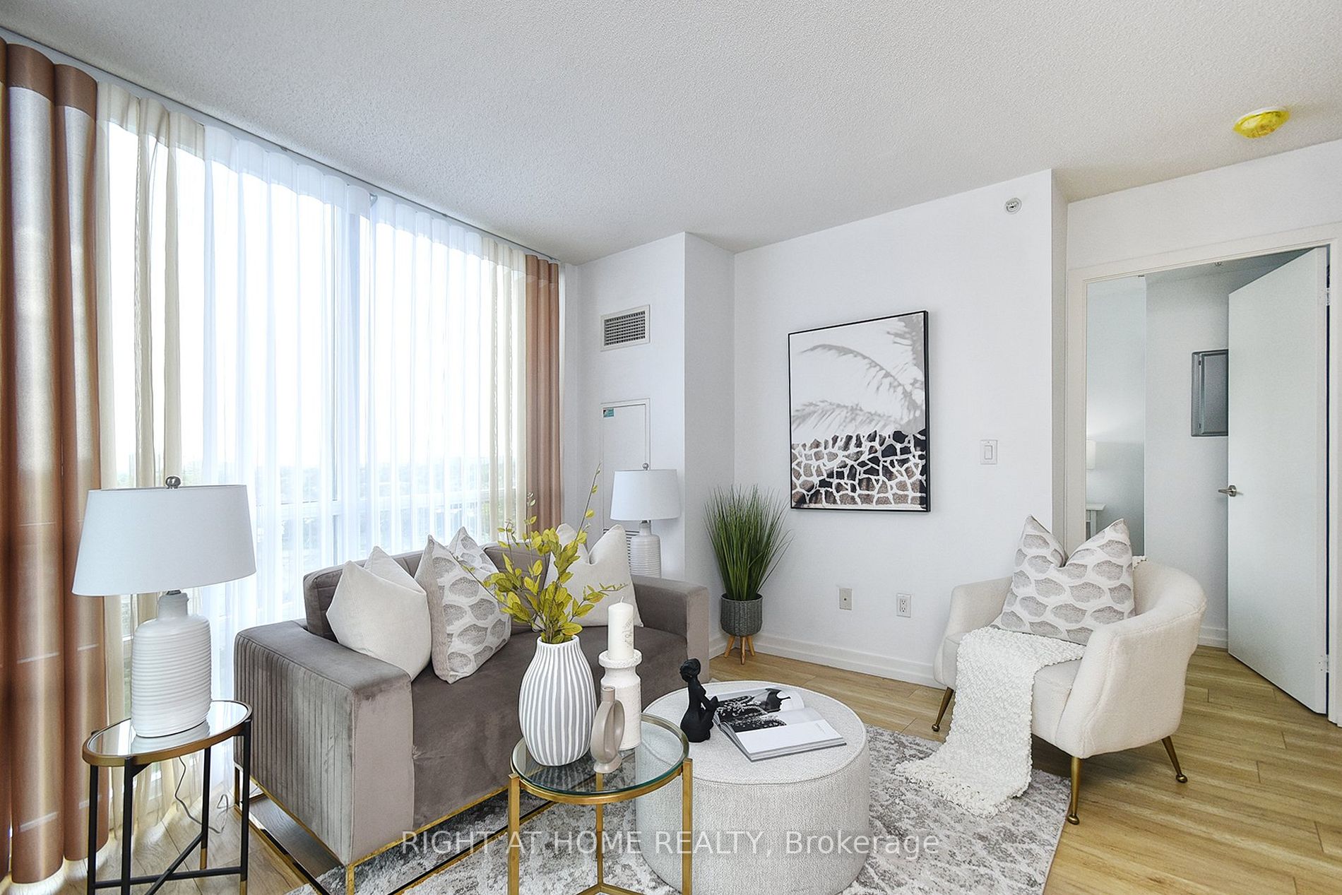 5740 Yonge St, #1102