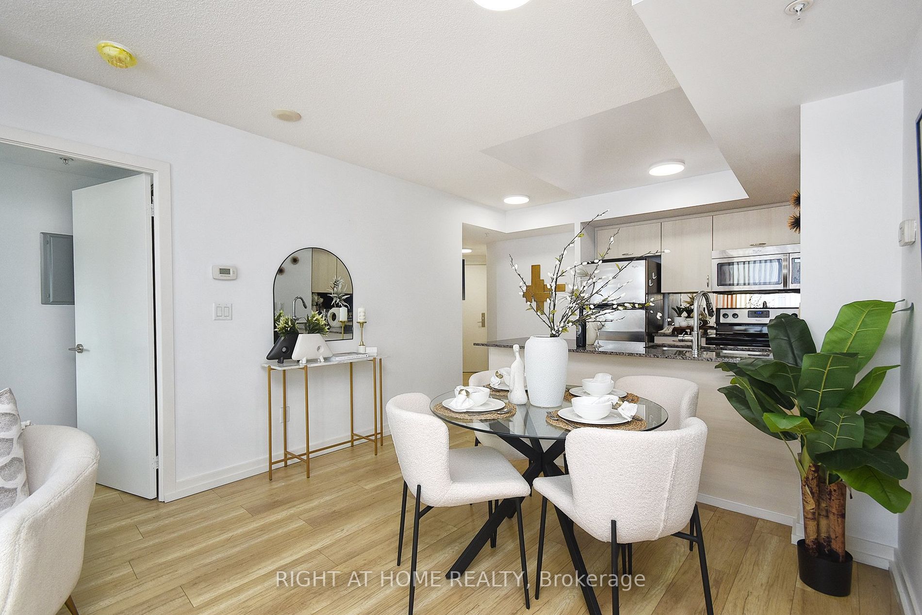 5740 Yonge St, #1102