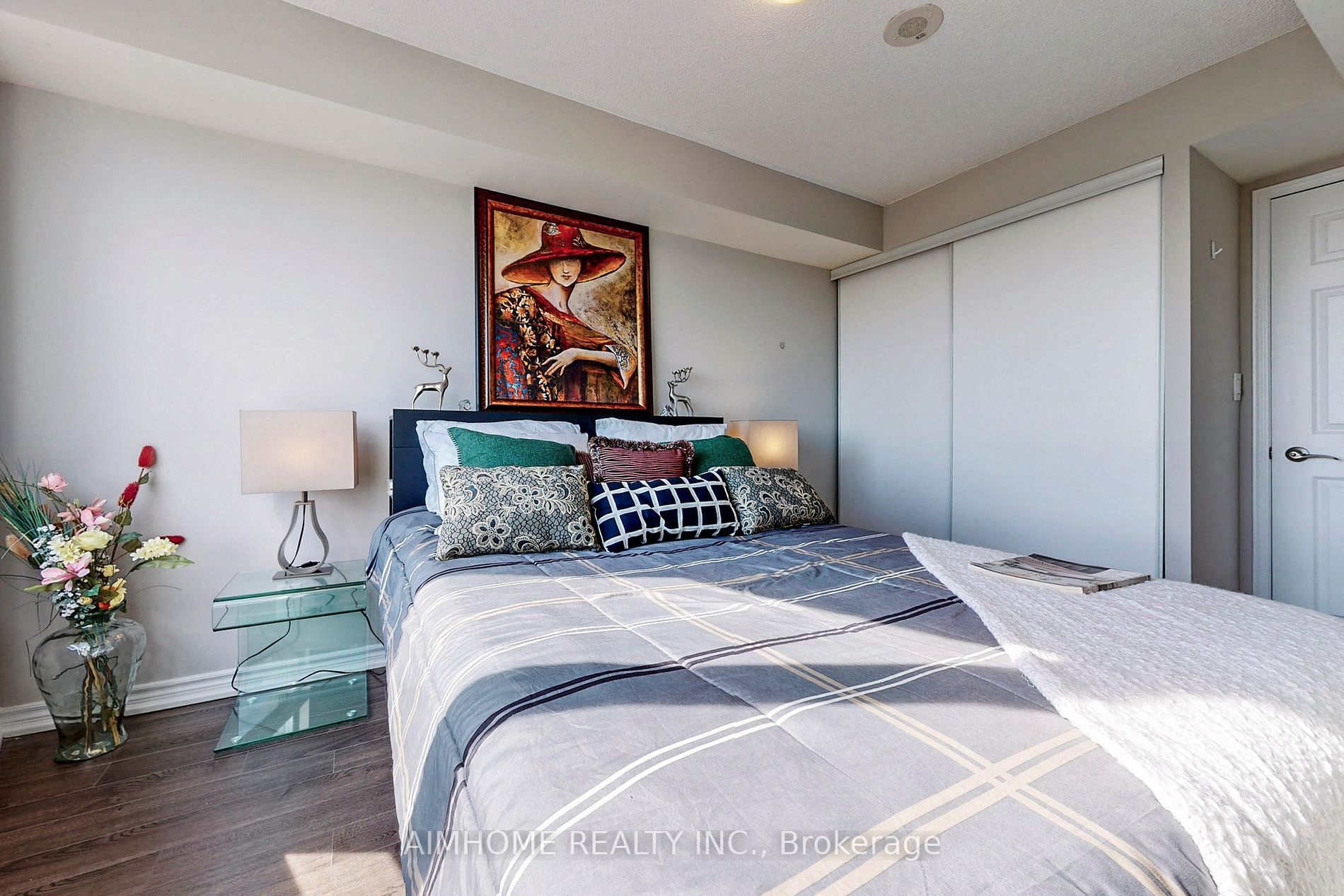 35 Hollywood Avenue, #822