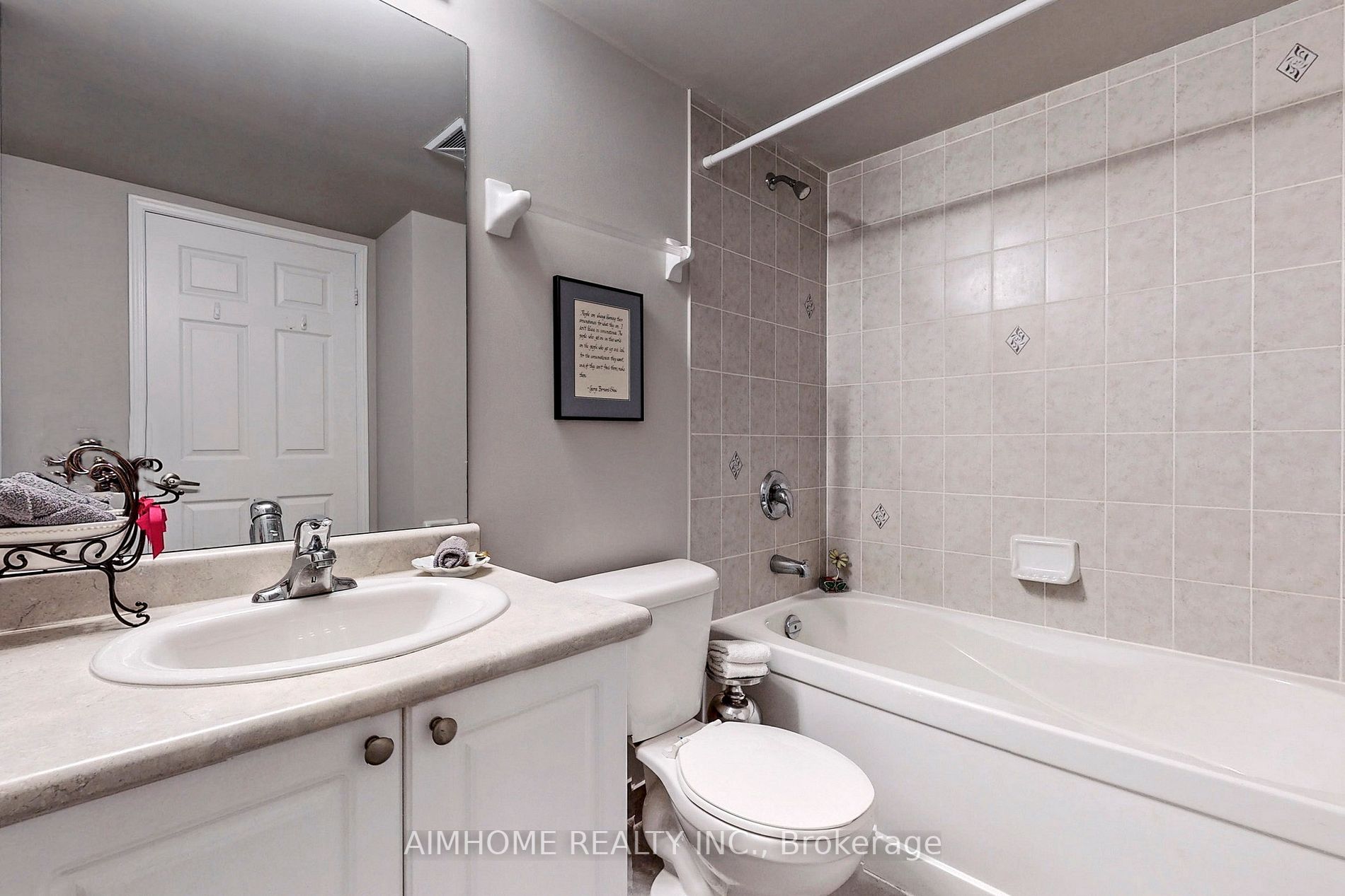 35 Hollywood Avenue, #822