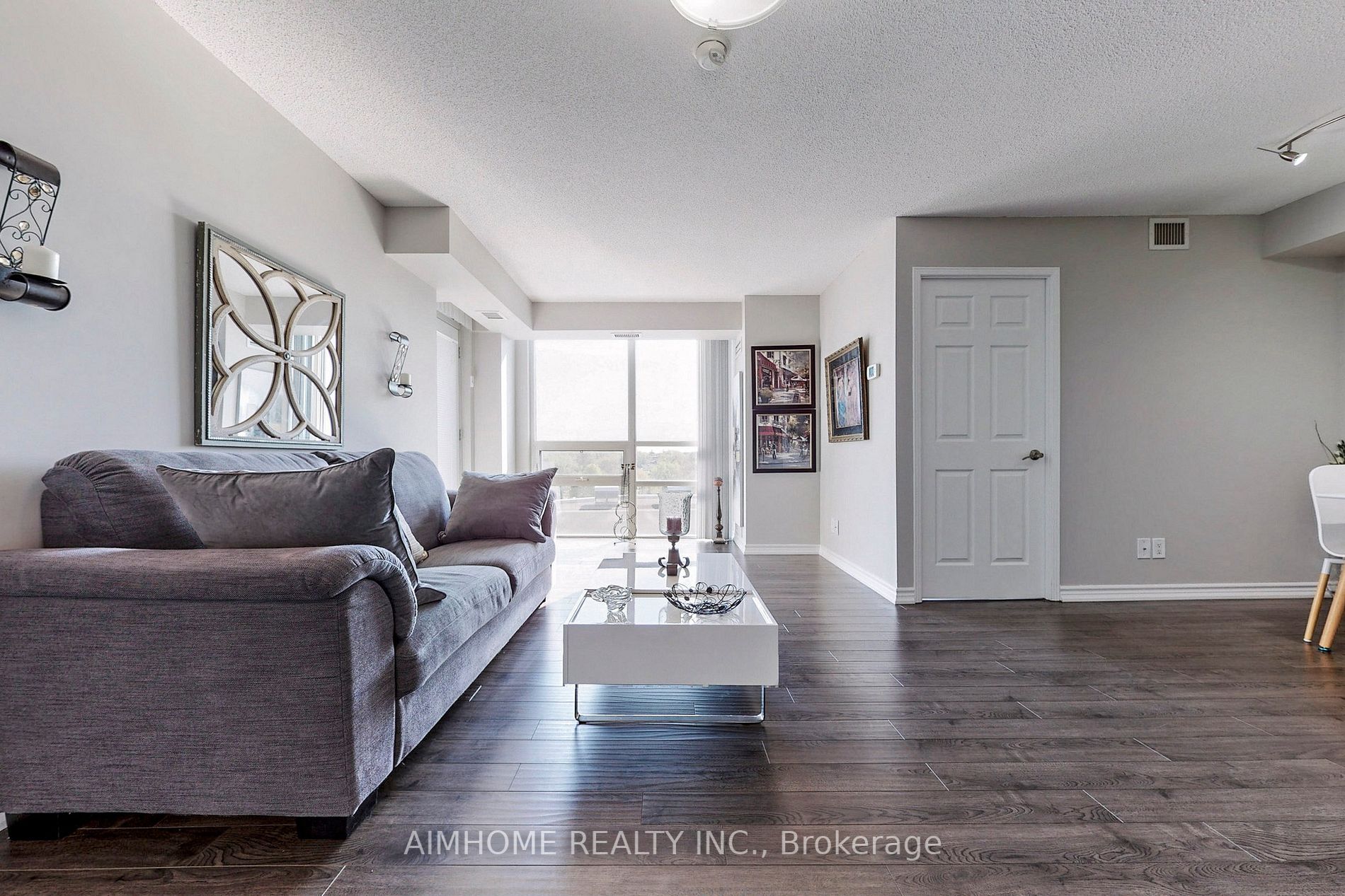 35 Hollywood Avenue, #822