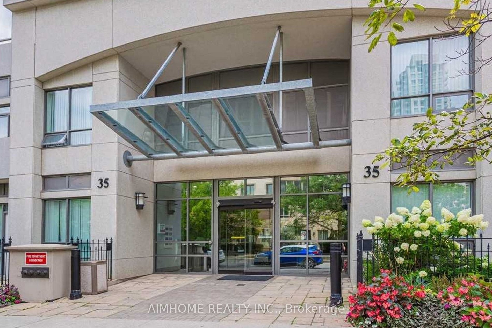 35 Hollywood Avenue, #822