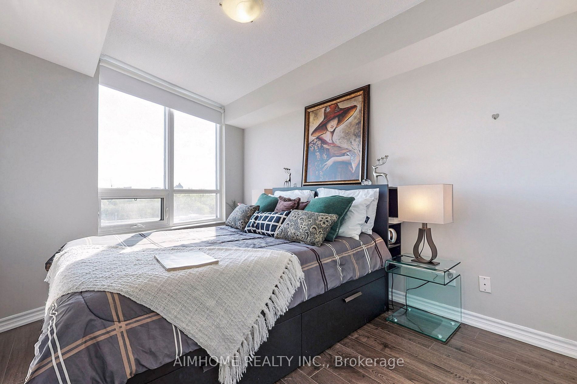 35 Hollywood Avenue, #822