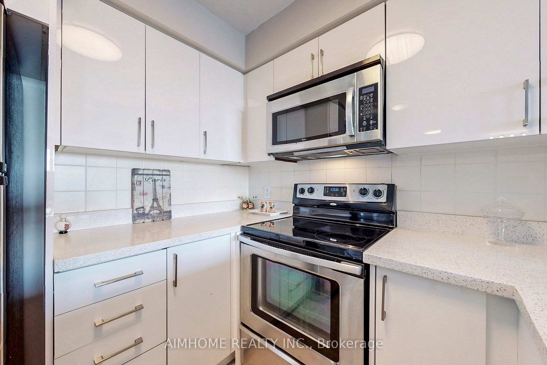 35 Hollywood Avenue, #822