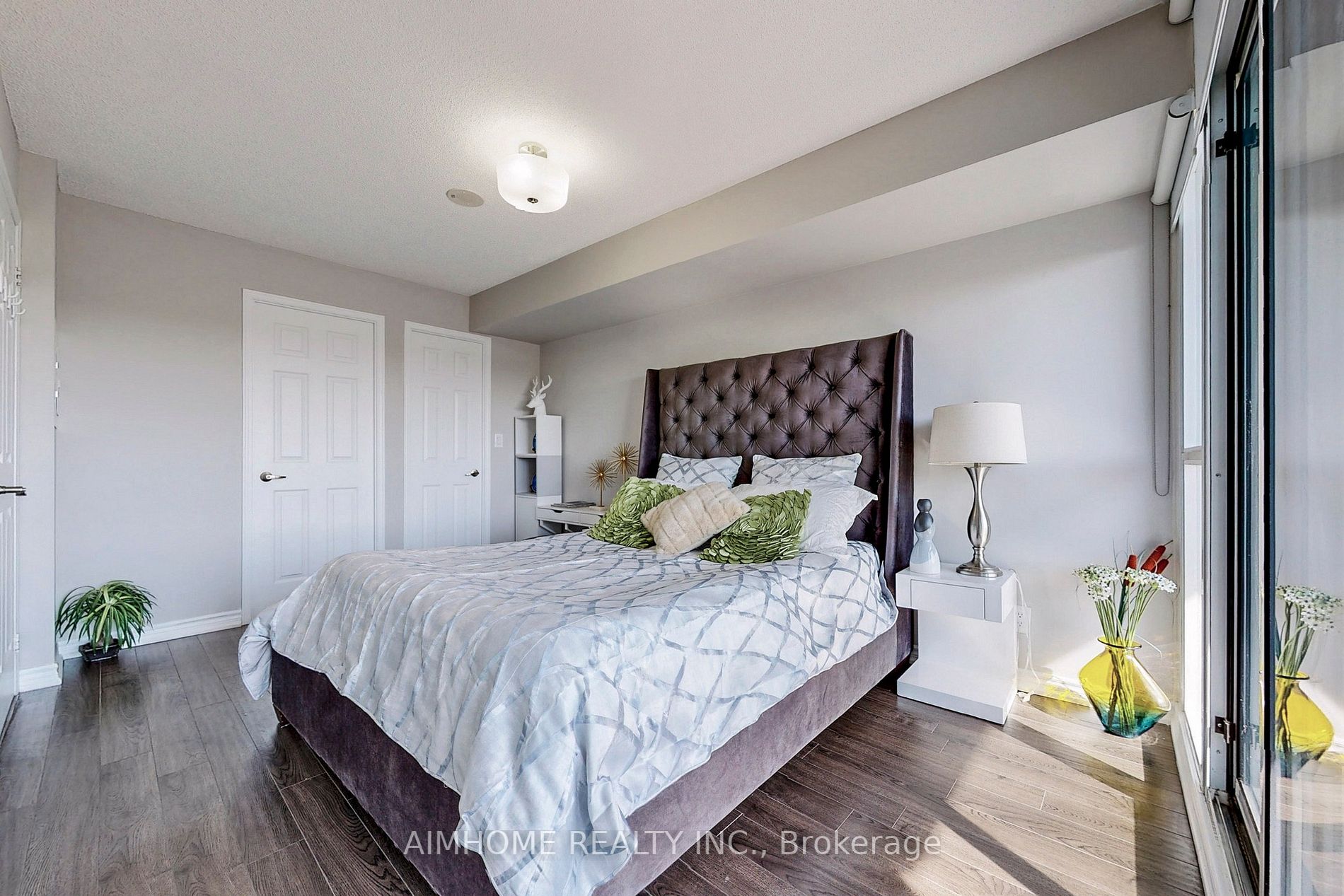 35 Hollywood Avenue, #822