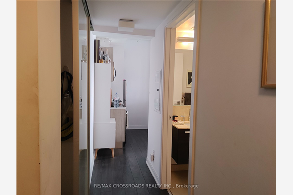 42 Charles St E, Toronto