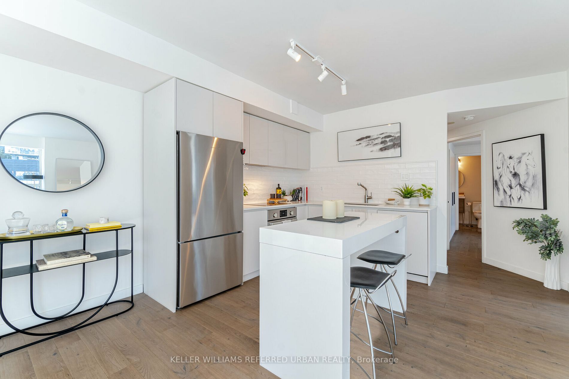 77 Harbour Sq, #502