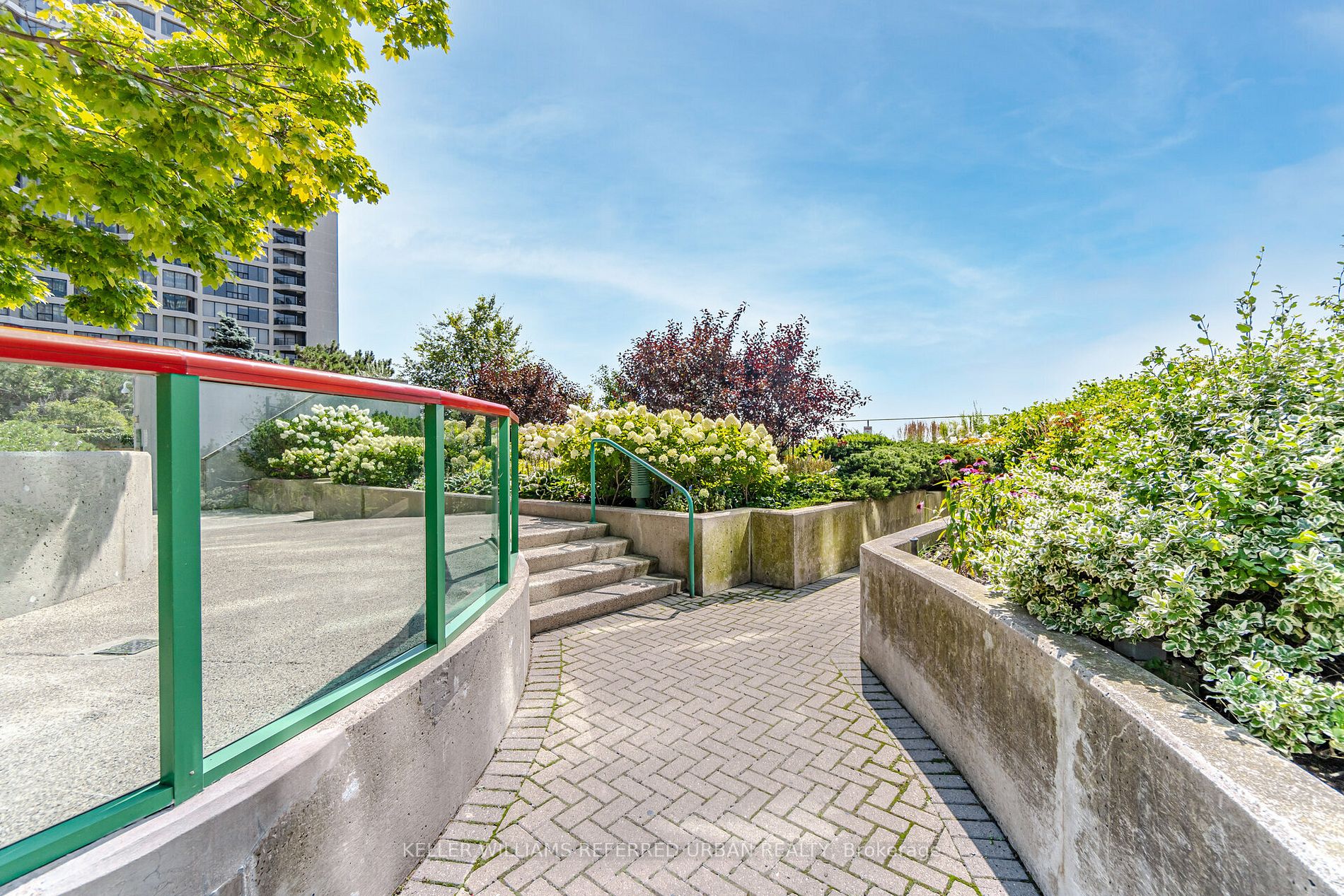 77 Harbour Sq, #502