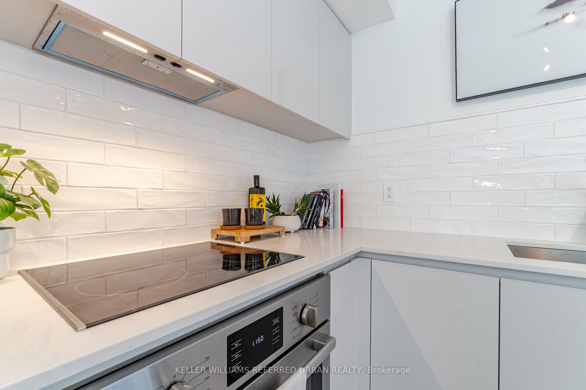 77 Harbour Sq, #502
