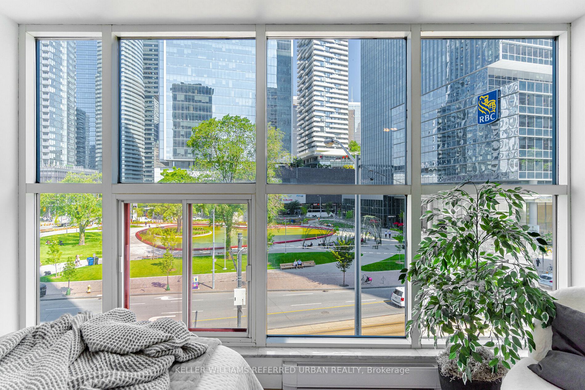 77 Harbour Sq, #502