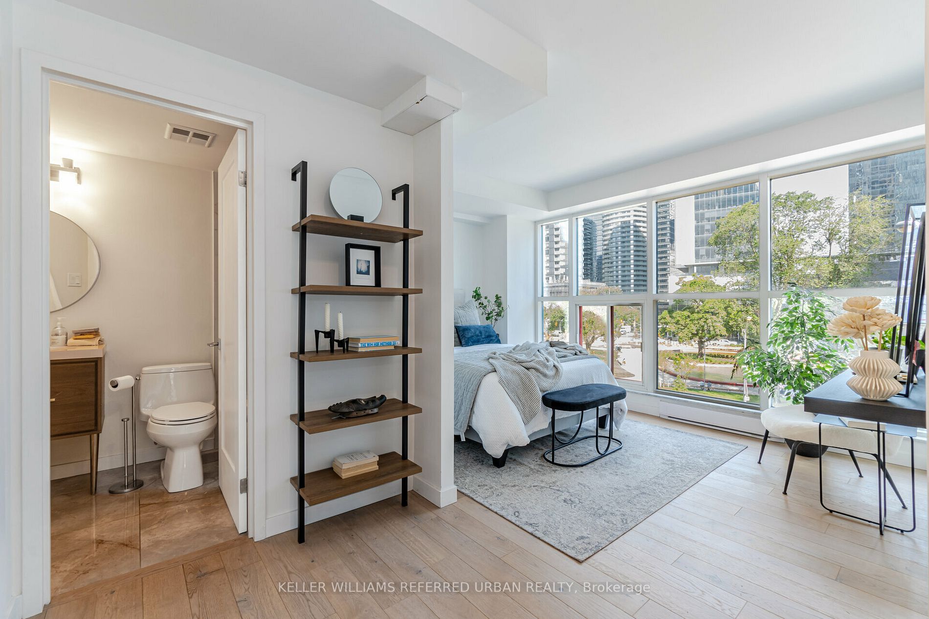 77 Harbour Sq, #502