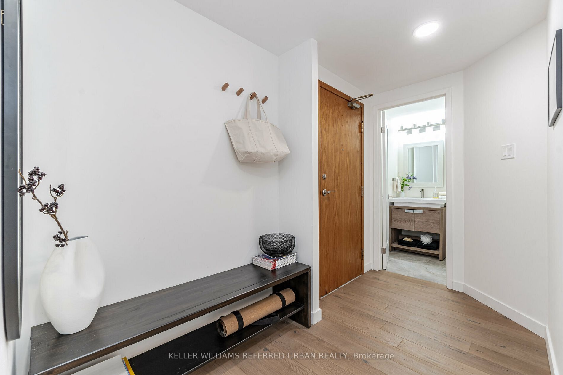 77 Harbour Sq, #502