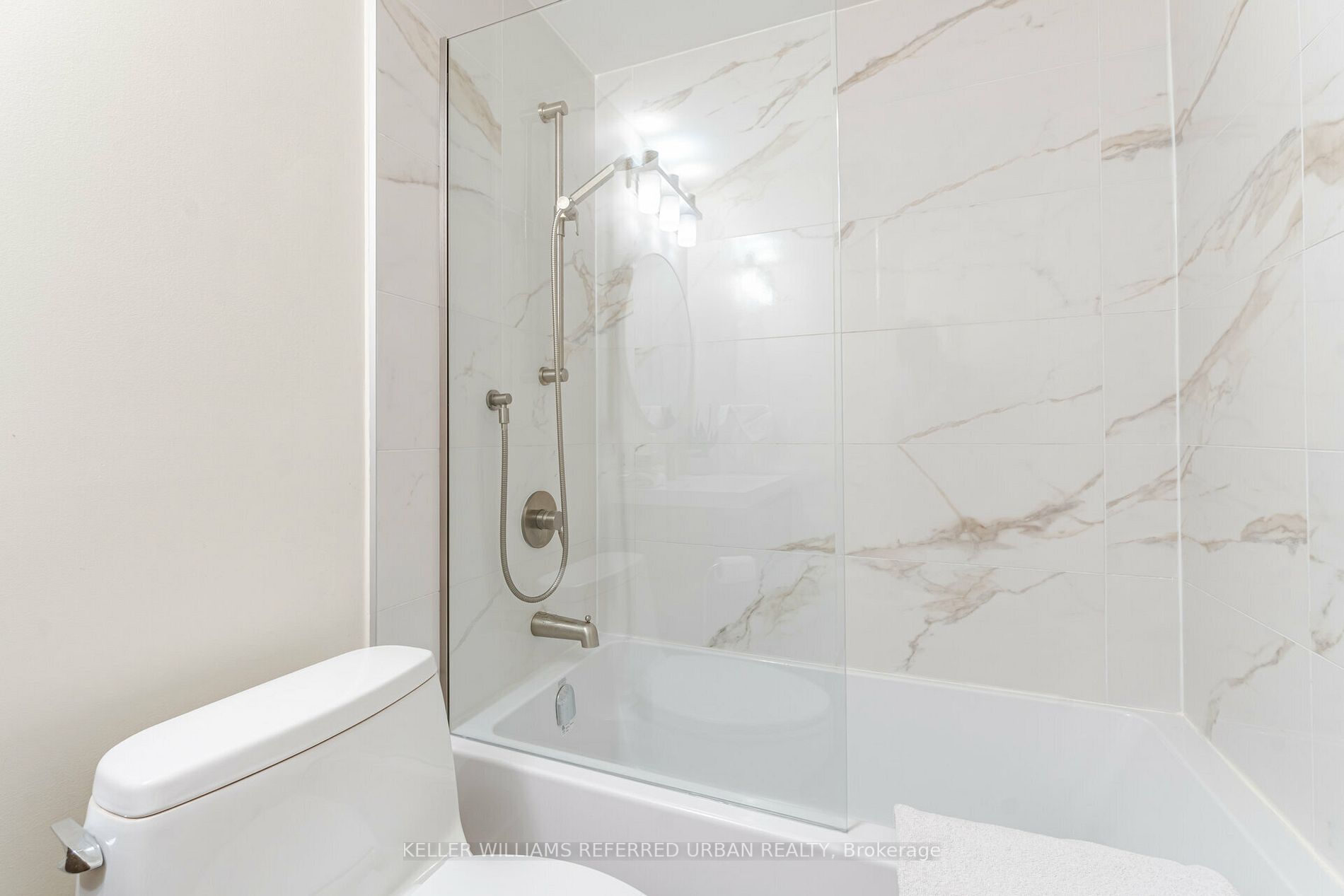 77 Harbour Sq, #502