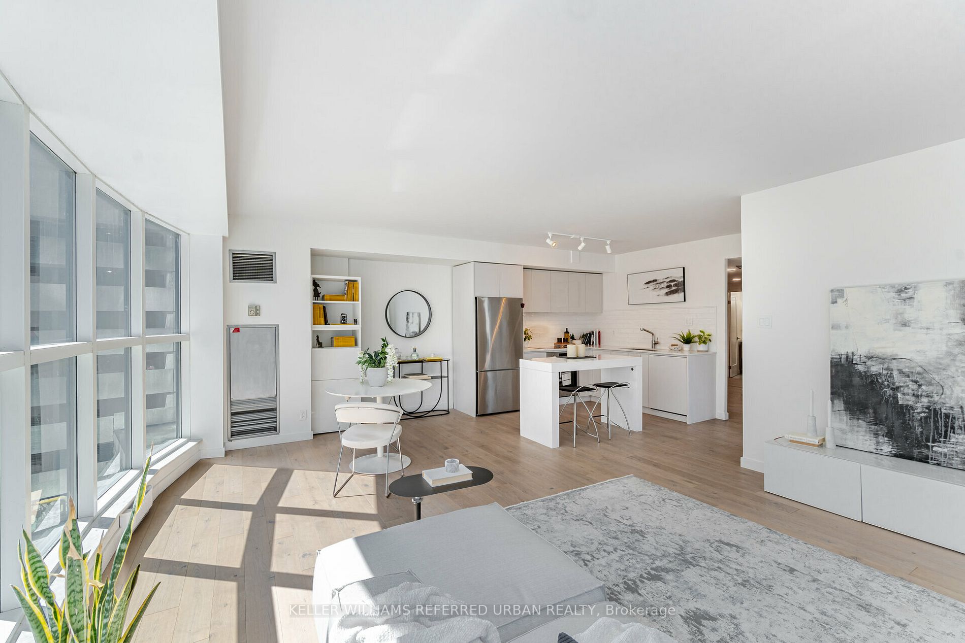 77 Harbour Sq, #502