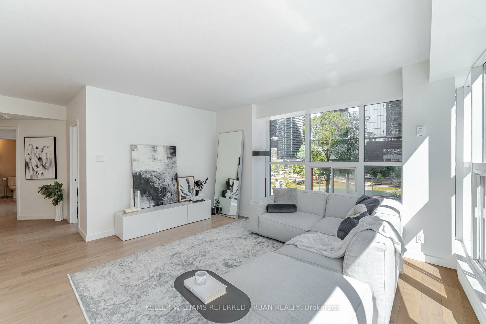 77 Harbour Sq, #502