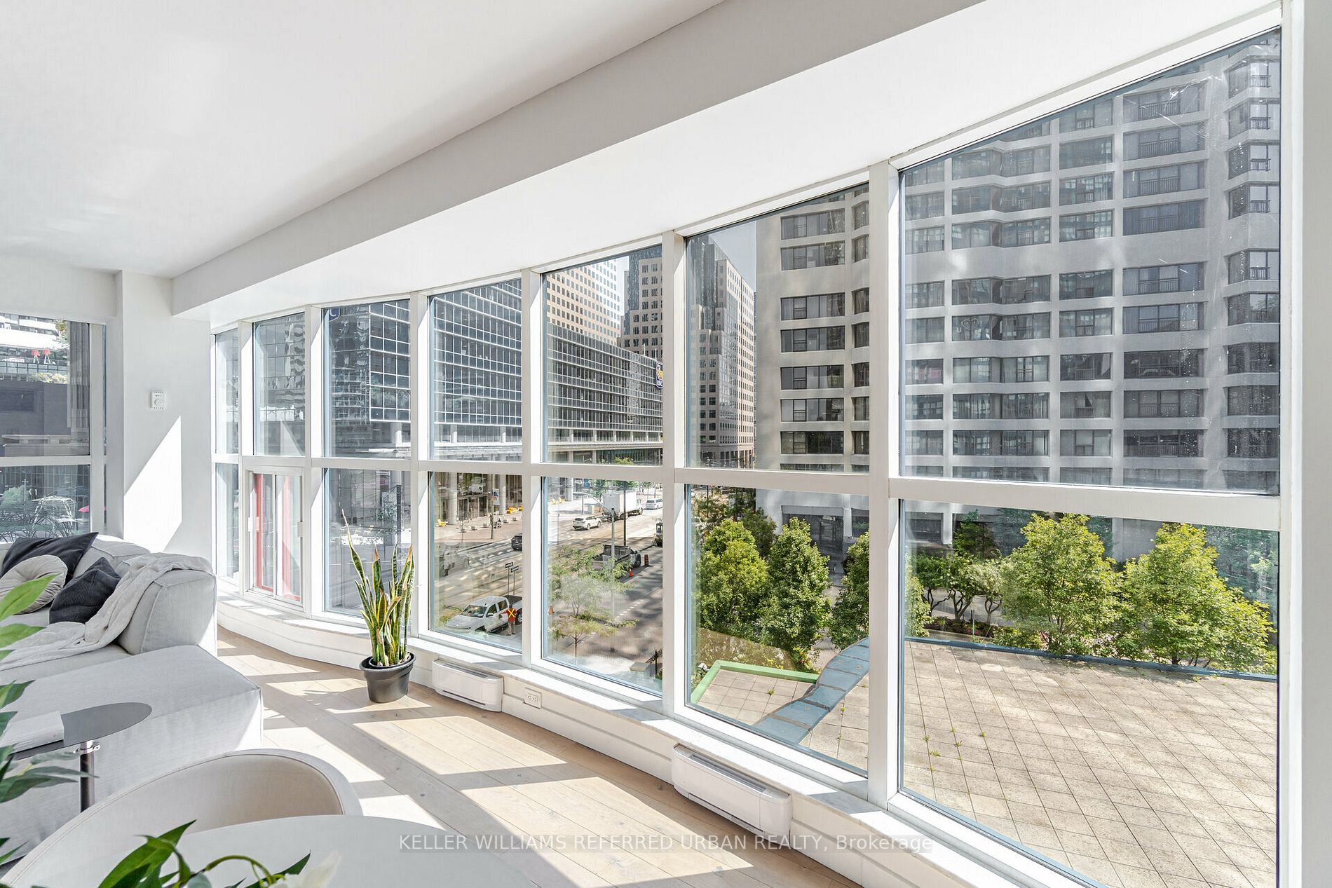 77 Harbour Sq, #502