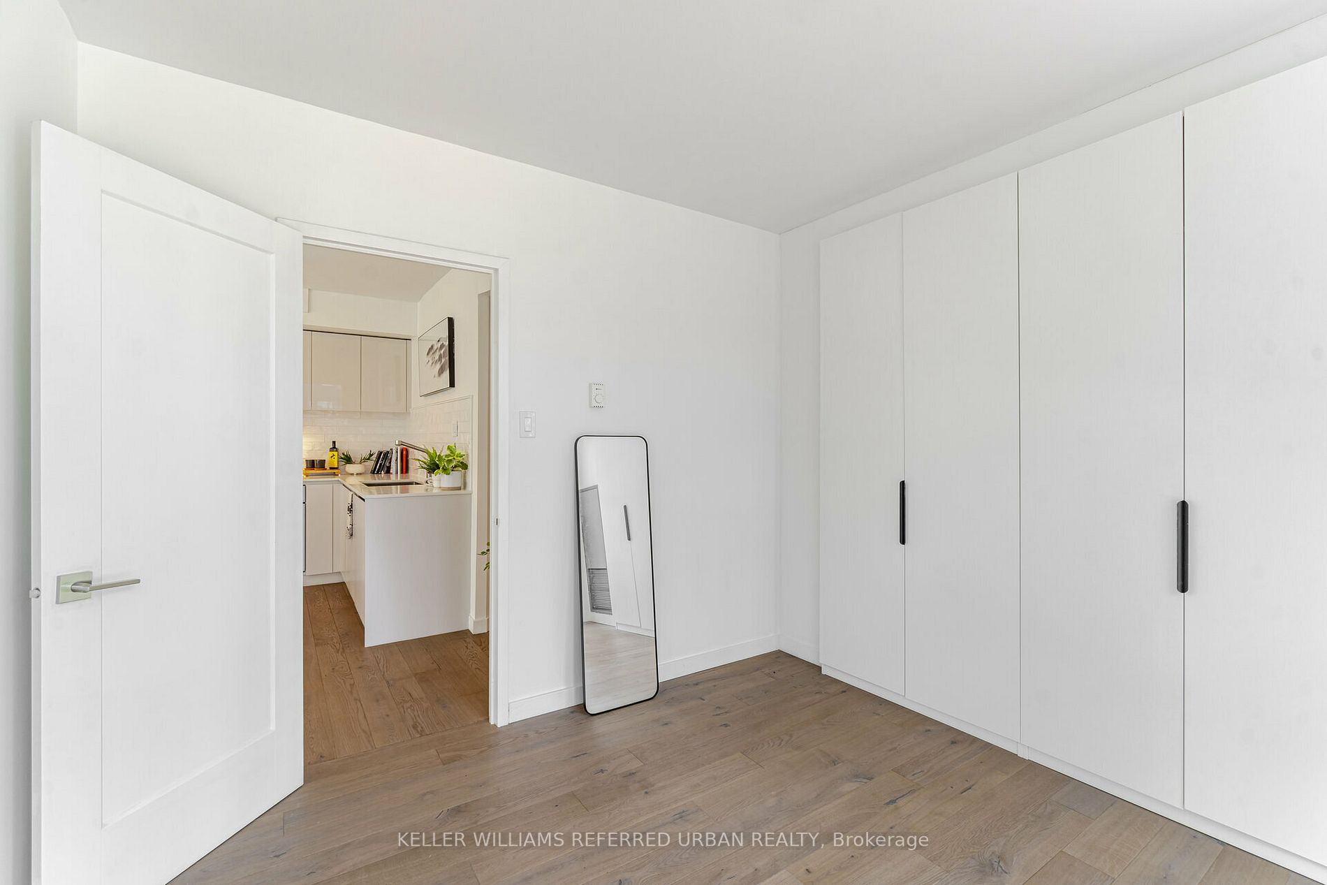 77 Harbour Sq, #502