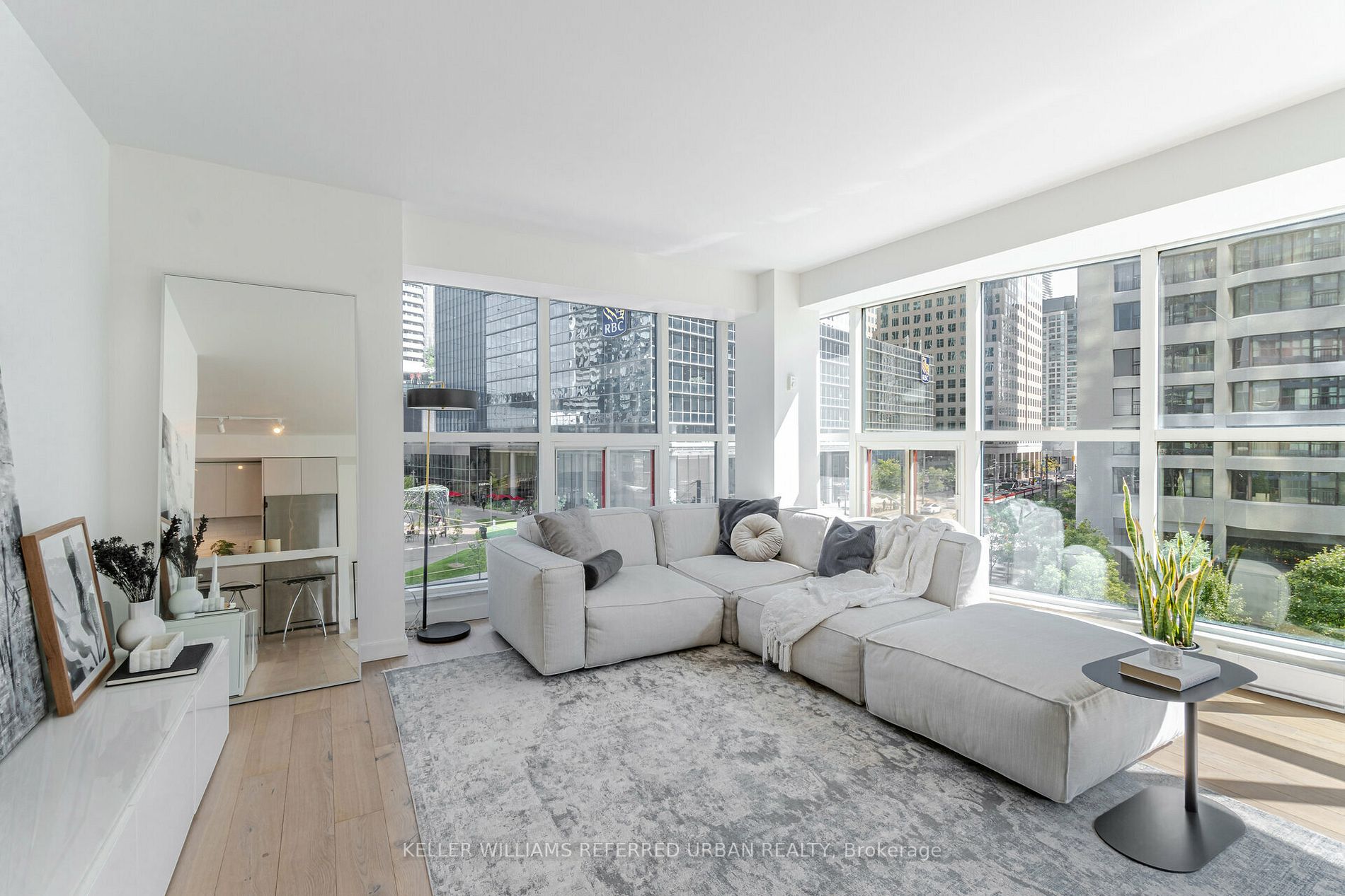 77 Harbour Sq, #502