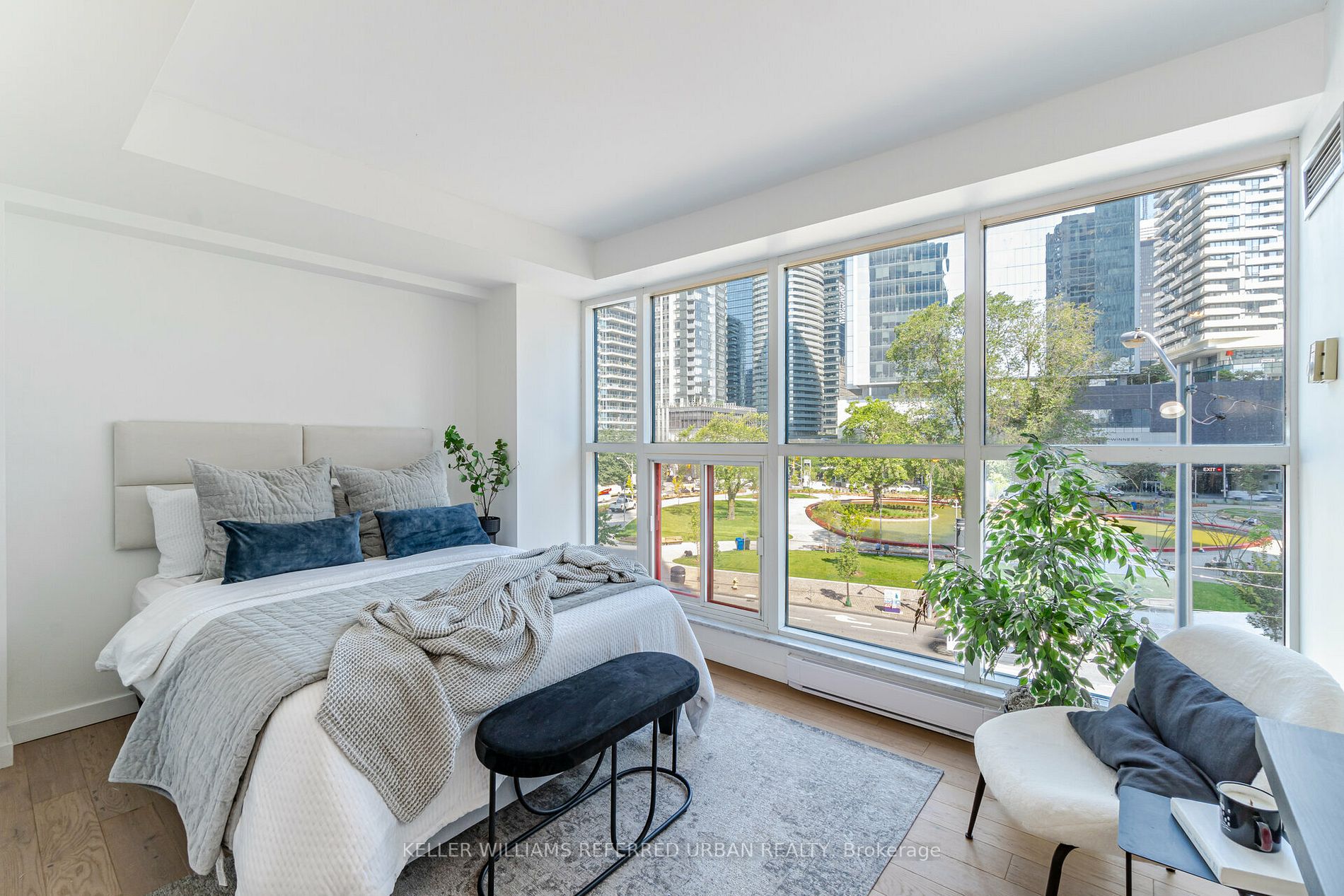 77 Harbour Sq, #502