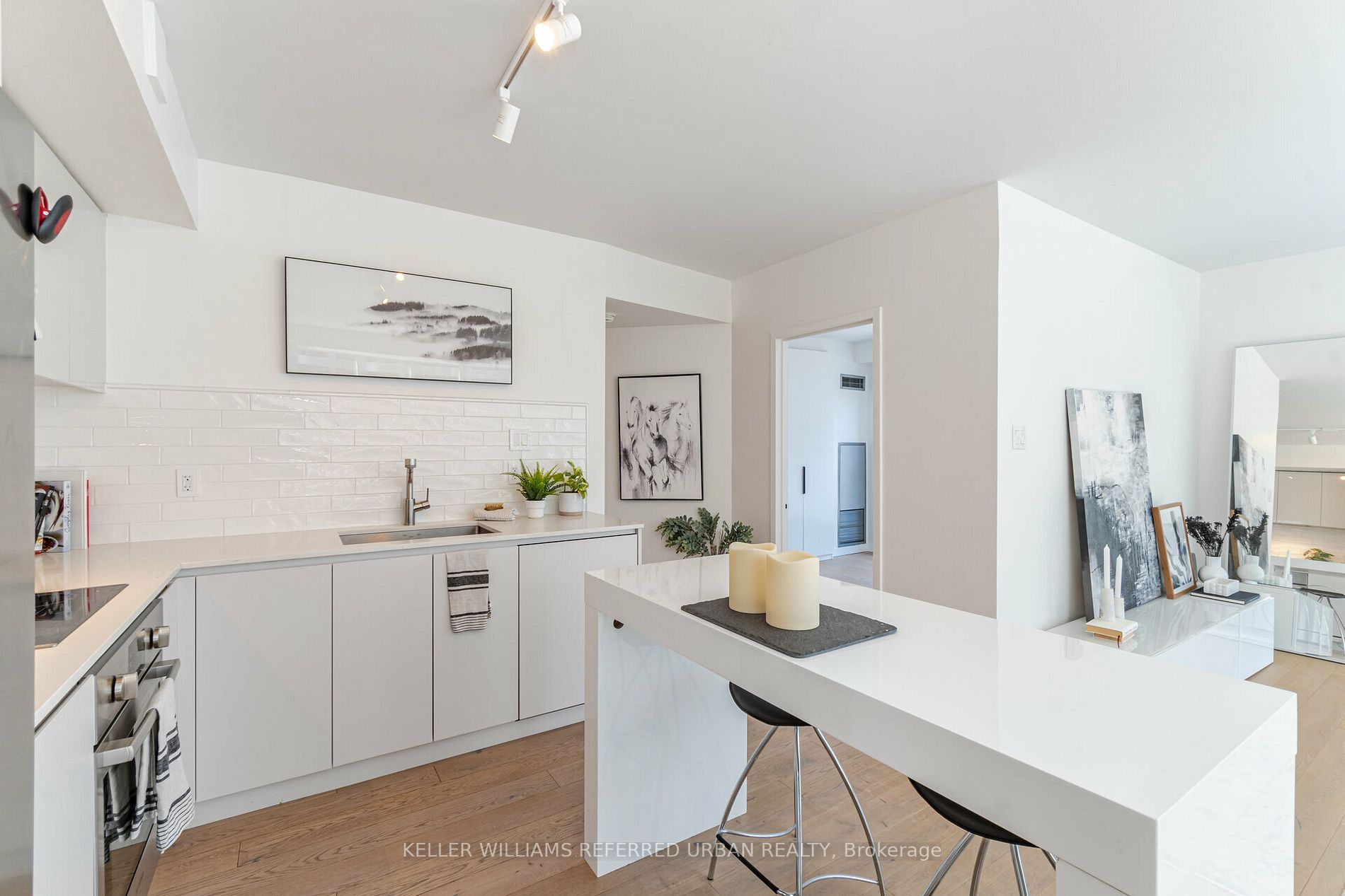 77 Harbour Sq, #502